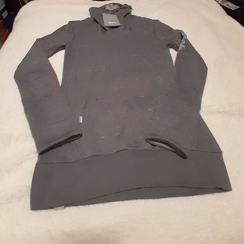 86. Bench Sweater Junction - Picture 2 of 5